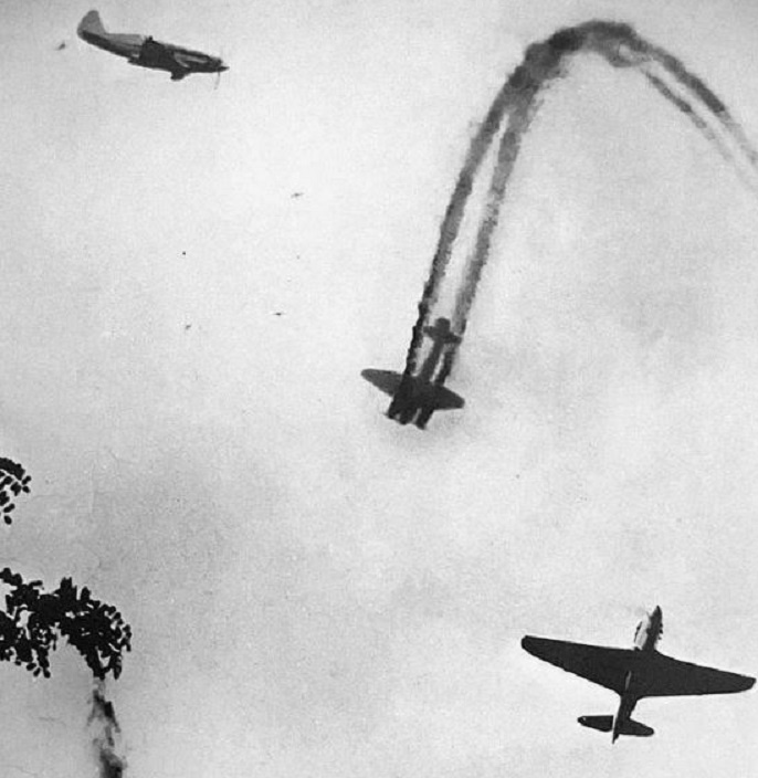 Неравный воздушный бой. Фото взято из интернета. Непосредственного отношения к статье не имеет. 