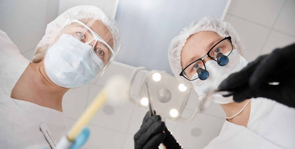 Лечение клиновидного дефекта в стоматологии «Дант»