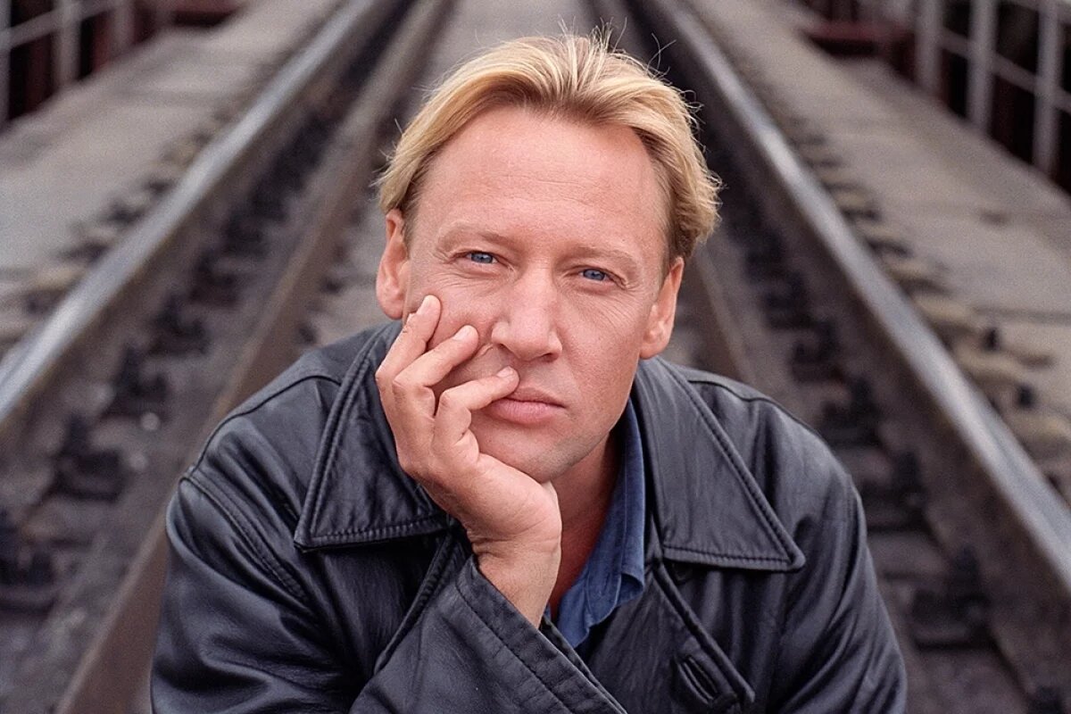    Суд в Твери наложил арест на автомобиль актера Дмитрия Харатьяна