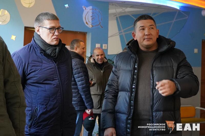    Максим Томилов (слева), Фонд «Живые сердца