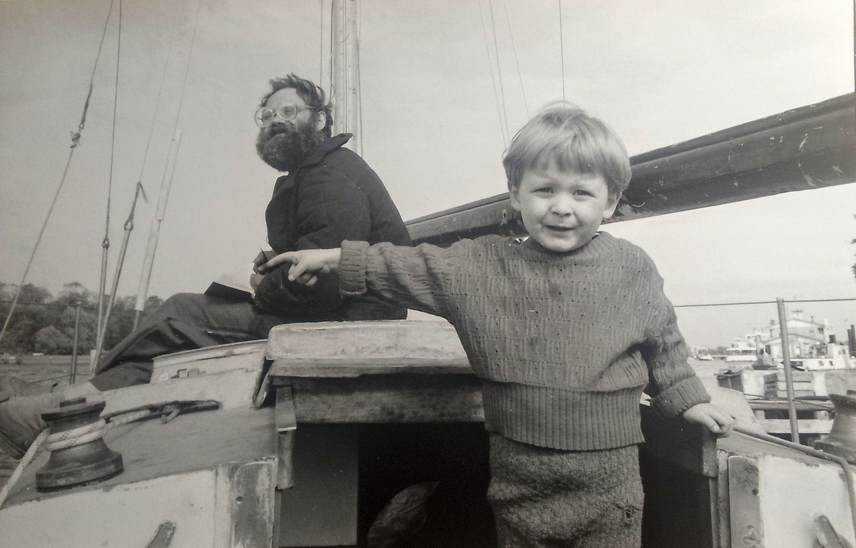 Капитан яхты Яна 2 Митька и мой сын Андрей. Год 1993