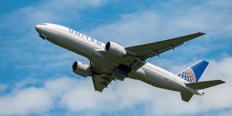 самолёт в небе.  фото: яндекс.