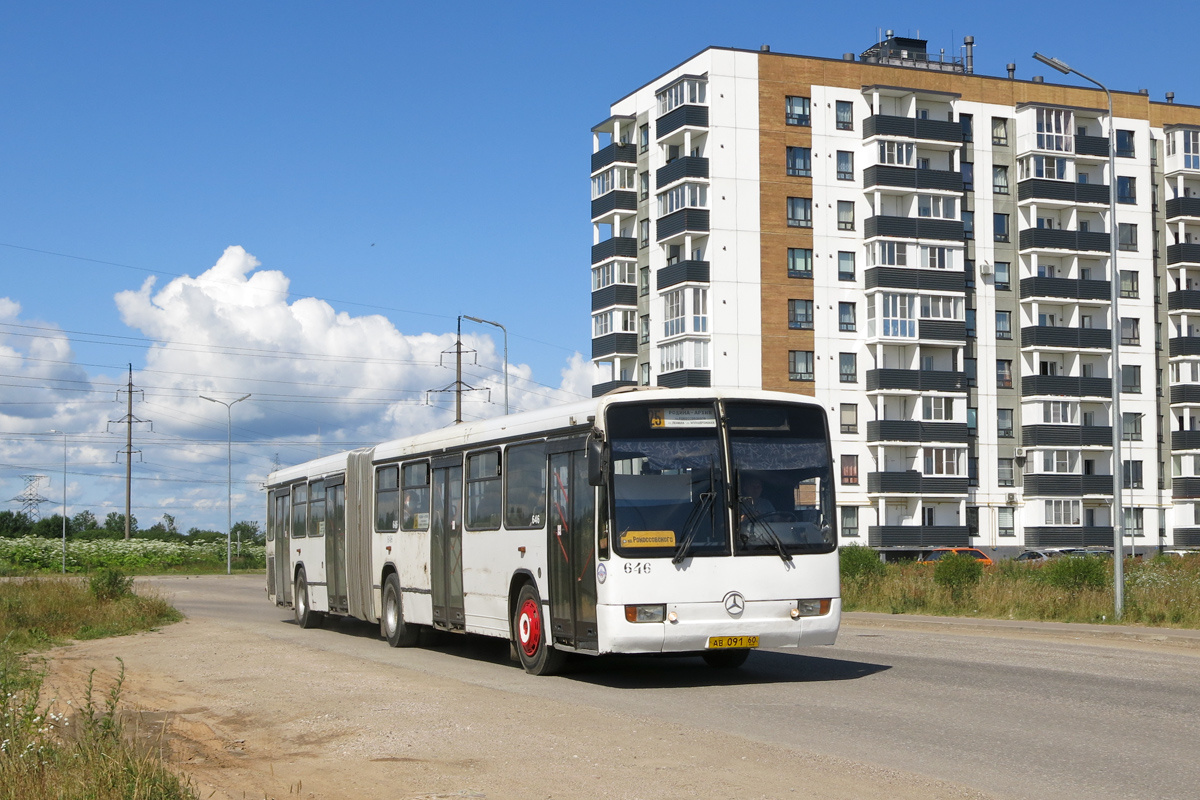 Mercedes-Benz O345G. Дольше всех такие турецкие гармошки проездили в Пскове, где и сделан данный кадр. 2020 год.