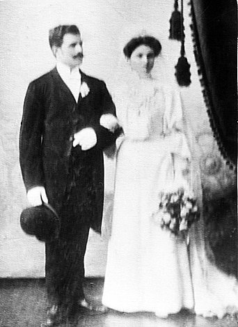 Свадьба родителей В.П. Глушко: Петра Глушко и Матроны Косых. Биография Валентина Глушко: «Между звёздами, ракетами и Богом». Глава 2. Семья и «Гражданин Земли».