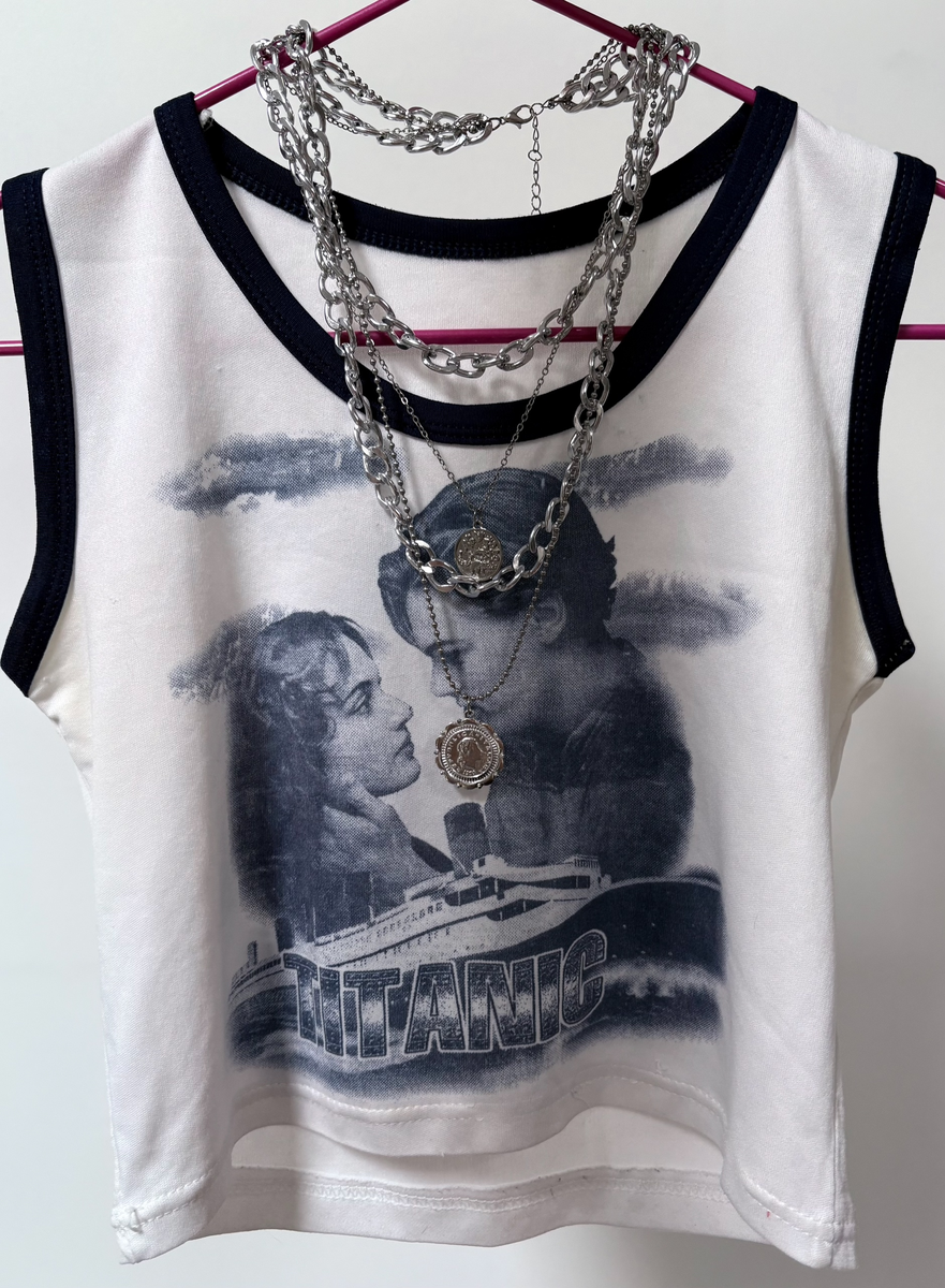 ТА САМАЯ ФУТБОЛКА «ТИТАНИК»: ГЛАВНЫЙ ХИТ 90-Х, КОТОРЫЙ НОСИЛИ ВСЕ ДЕВОЧКИ