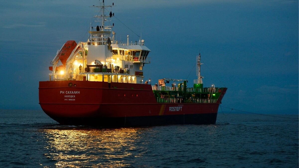 Из-за санкций США 45 танкеров с российской нефтью застряли в море. Фото: Юрий Смитюк/ТАСС