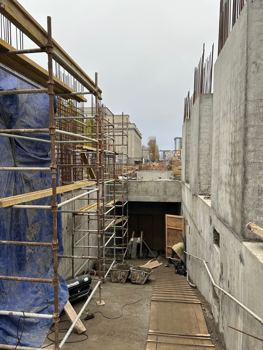 📸 1.1: Строительство выхода на поверхность и наземных сооружений у оперного театра