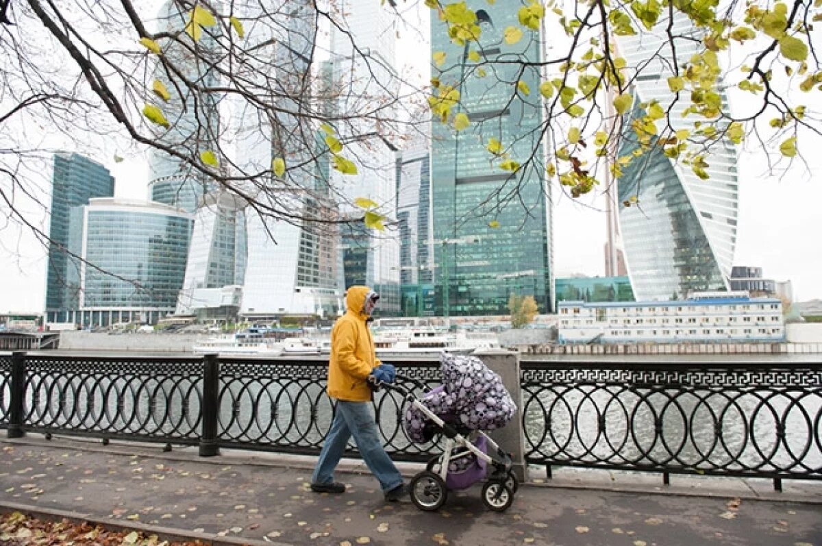    Синоптик Позднякова: циклон принес в Москву аномально теплую погоду