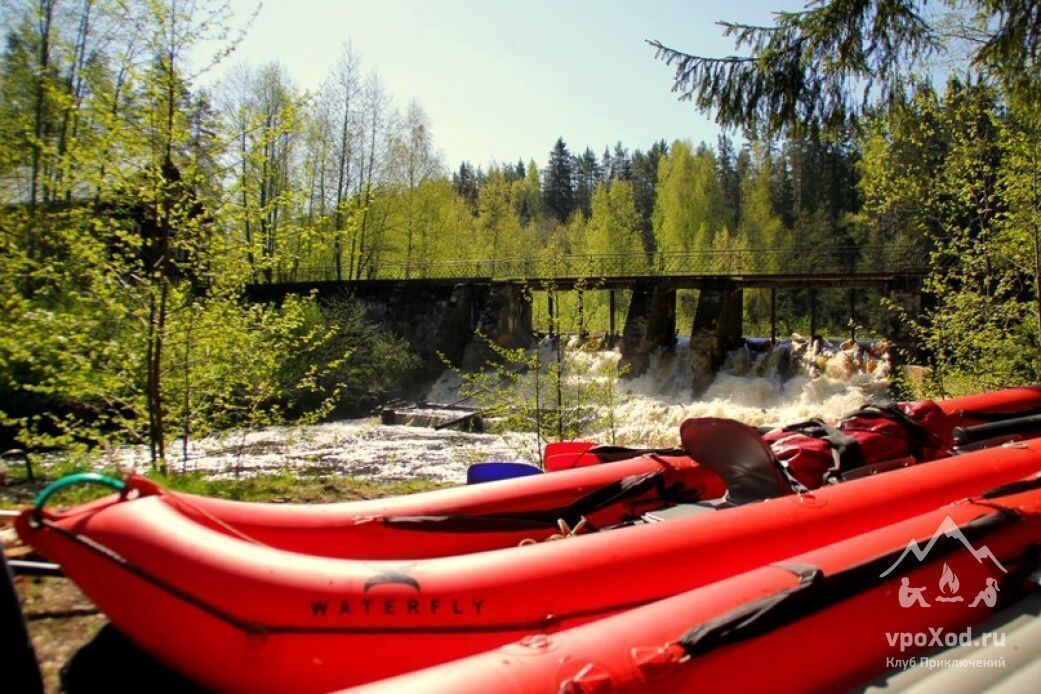 Сплав по Волчьей не обходится без обноса плотины. Это тоже приключение!