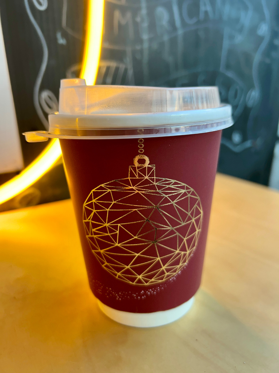 Чашку кофею я себе бодрящего куплю 