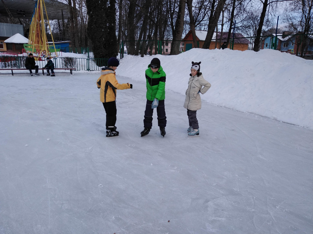 Старшая банда на катке в городском парке - каждый со скидкой 50р