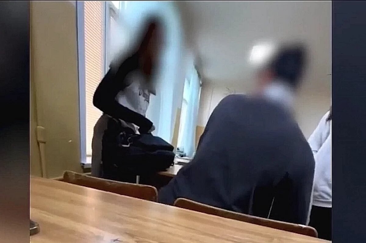    Издевательства одноклассников над школьницей в Михайловке сняли на видео