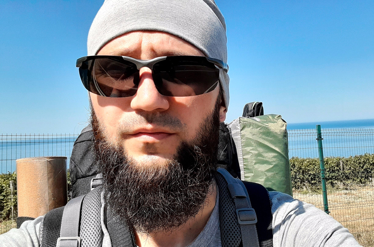 Дивноморск: виноградные плантации с ограждениями неподалёку