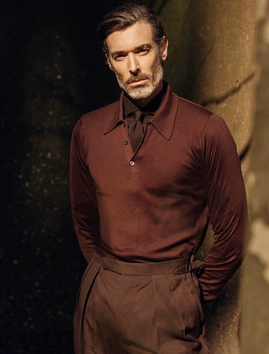 Пример мужчины в привычном классическом образе взят из сети *Интернет 