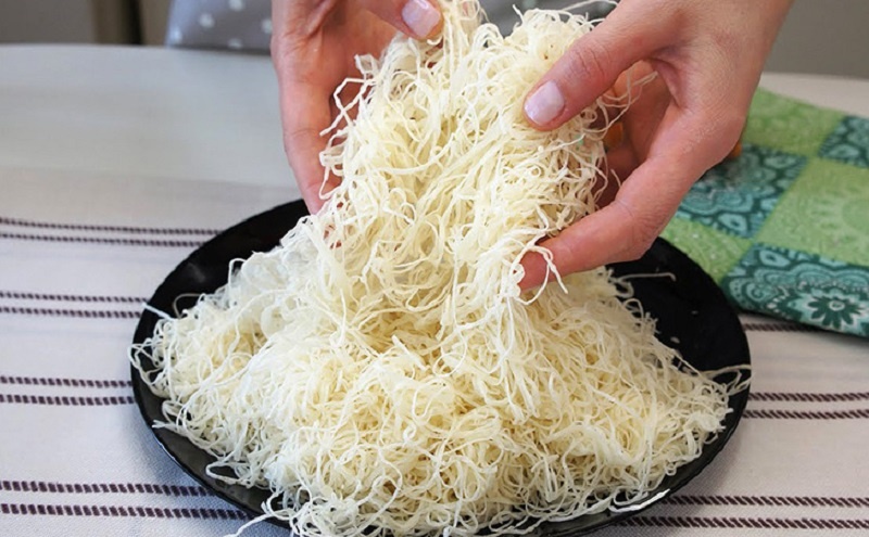 Тончайшее тесто кадаиф: секрет восточных десертов у вас дома