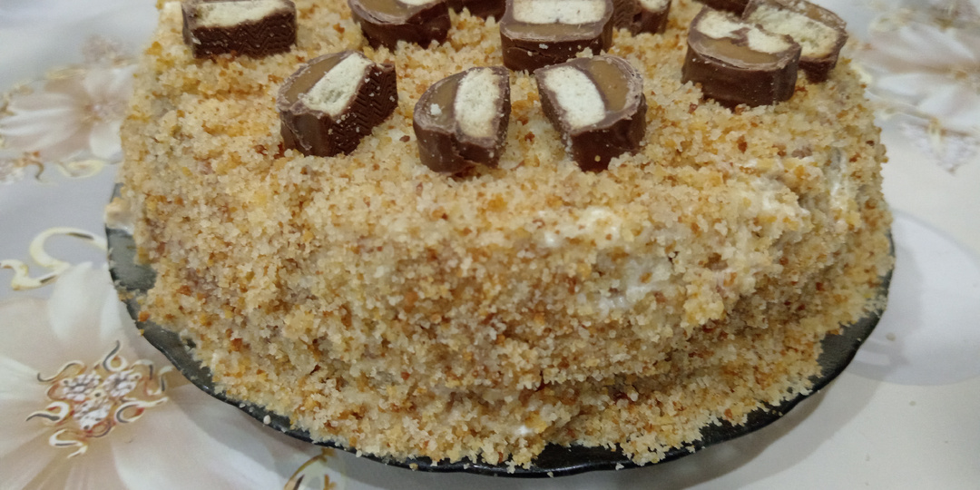 Домашний торт с клубничной начинкой и сметанным кремом