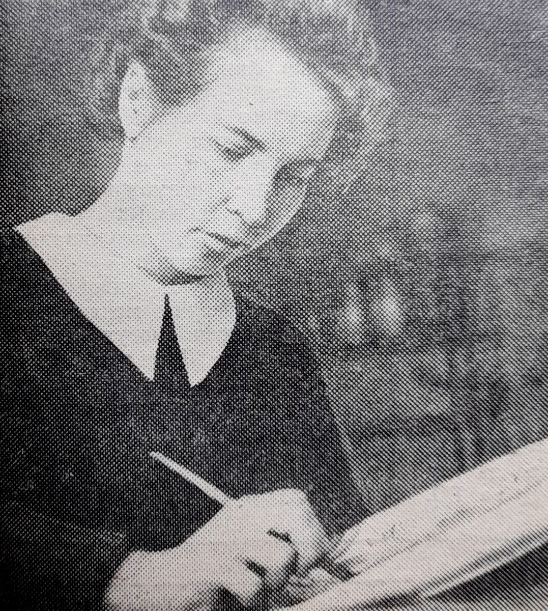 На снимке: А. Горькова за работой. Фото А. Баскакова.