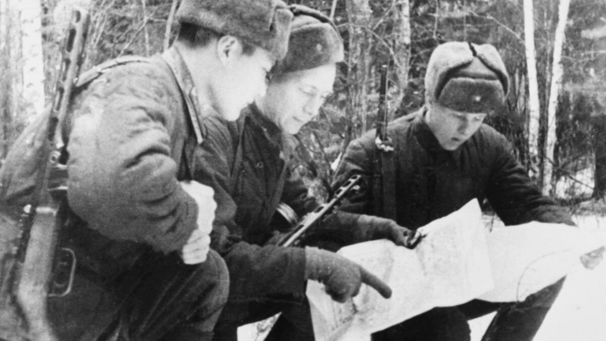    Ноябрь 1941 г. СССР. Московская область. Члены отряда особого назначения Западного фронта во время подготовки к рейду / Фото: ТАСС / Николай Ситников