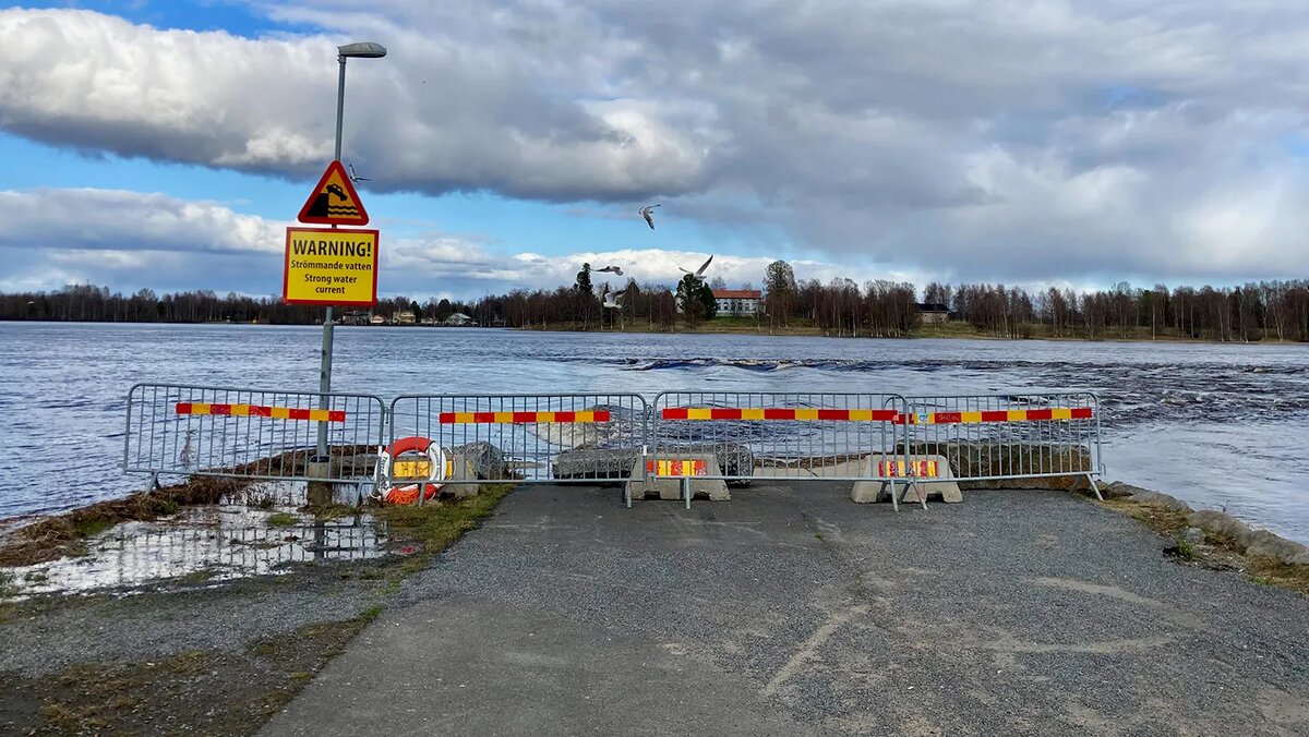 Кстати ничего и не поменялось. 2023 год. Как топило, так и топит