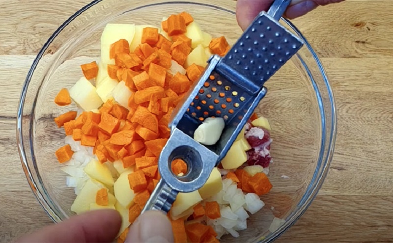 Курица с картошкой в банке: ужин, который удивляет простотой