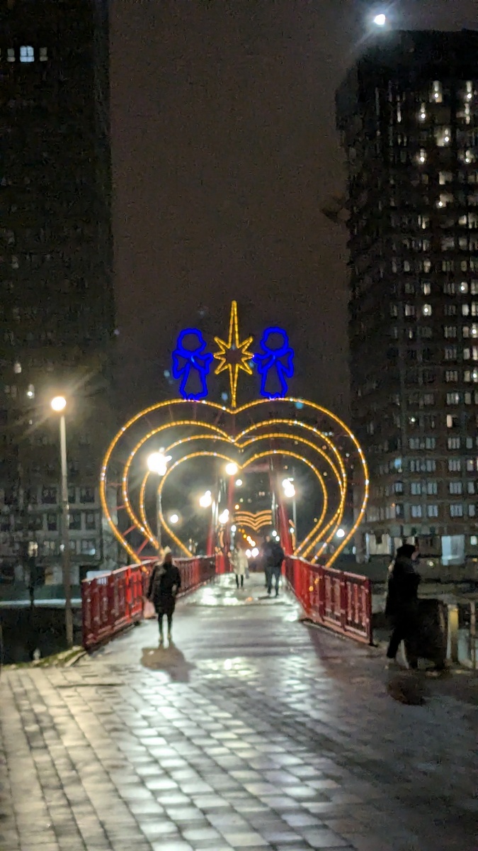 Пешеходный мост через Серебрянку.  Фото автора