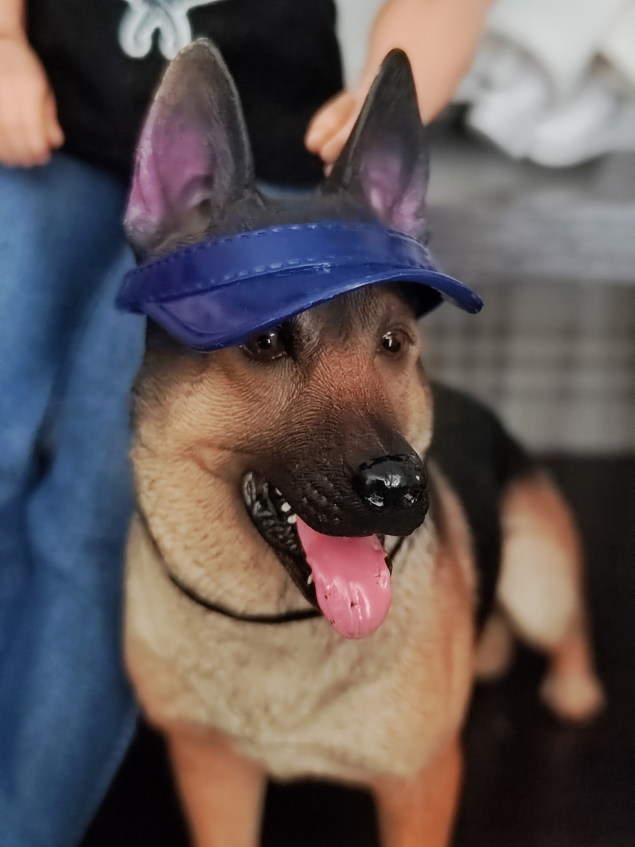 Чтобы в глазки солнышко не светило