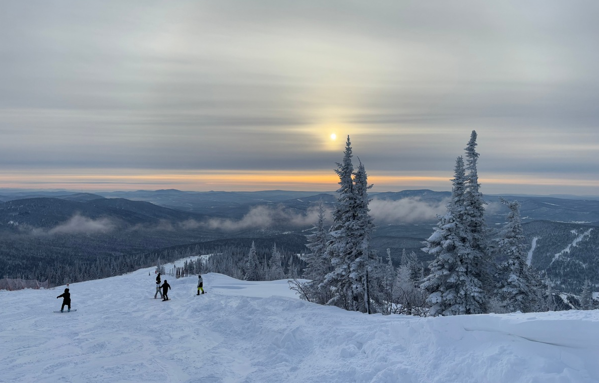 Зимнее утро на склонах Шерегеша