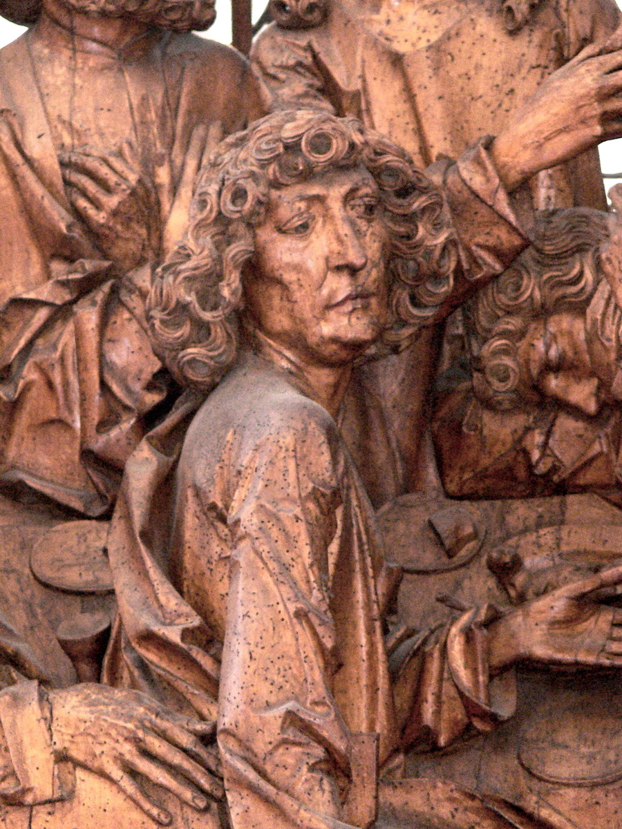 Что в этом взгляде видится вам, друзья? Апостол сокрушается? Или пристально всматривается в молящегося, вопрошая - зачем ты здесь? Чего ищешь? О чем просишь? 