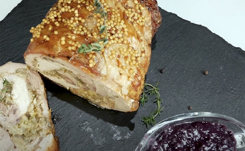 Мясной рулет с грибами и сыром: универсальное блюдо для всей семьи