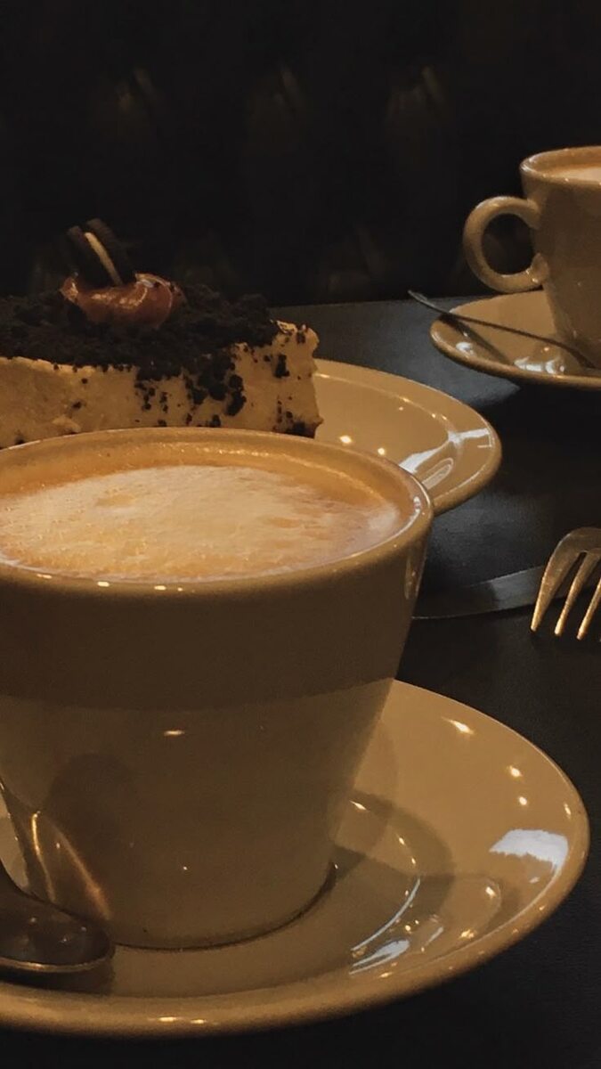 без кофеен и вкусняшек 