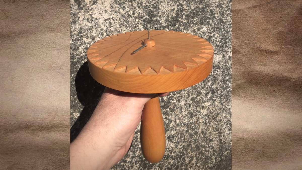 Современная реплика солнечных часов викингов