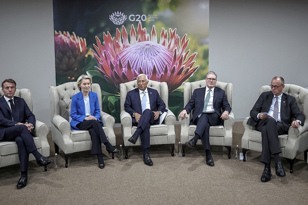    HENRY NICHOLLS/Pool via REUTERS