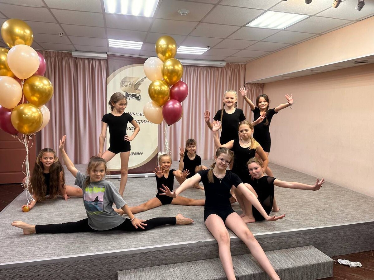 на фото не все участники