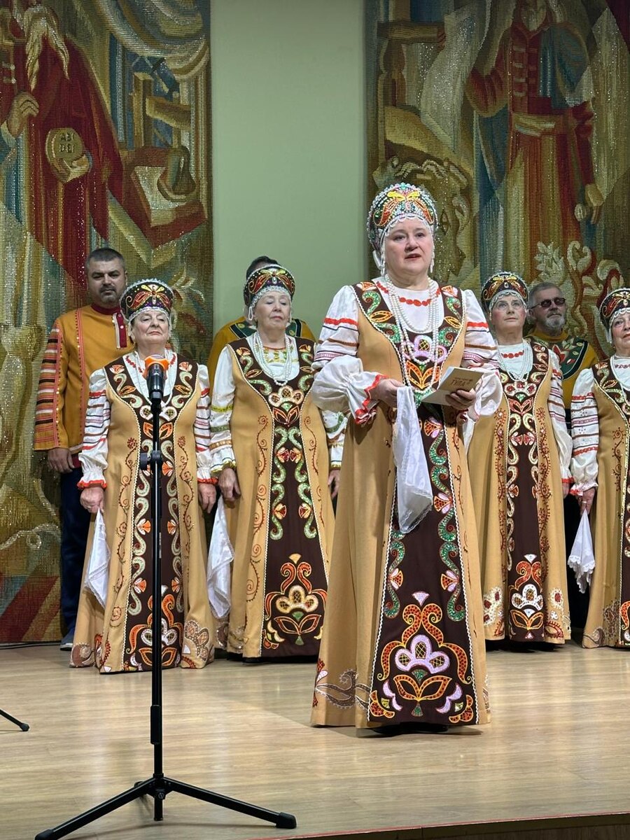 Любовь к песне, уважение к ее авторам и сценическая культура являются основными чертами коллектива.