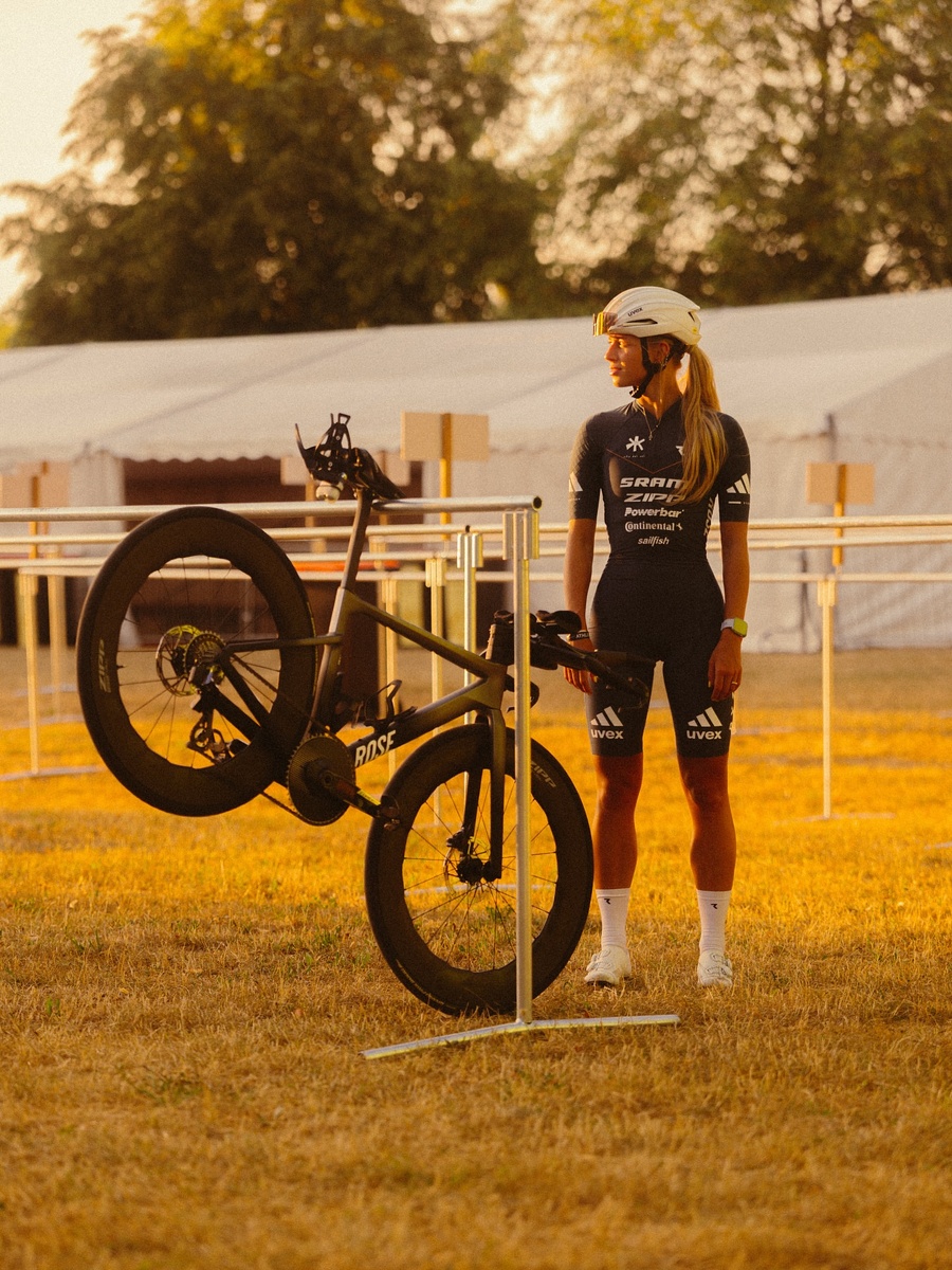 Фото красивой тети для настроения.