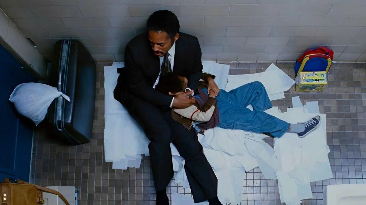 Крису доводилось ночевать с сыном в туалете. Лично мне трудно представить, как отец смог убедить ребёнка "принять обстоятельства" и не "потребовать" уйти к матери (чего я и боялся, наблюдая за кадрами в метро). Сам Гарднер не знал что делать, но как-то случайно зашёл разговор про "Юрский период" и динозавров и он сориентировался предложить сыну укрыться в "пещере". Тот с энтузиазмом принял игру. В другой раз они они ночевали в протестантской церкви под хоровое пение псалмов в стиле негритянского "соул".