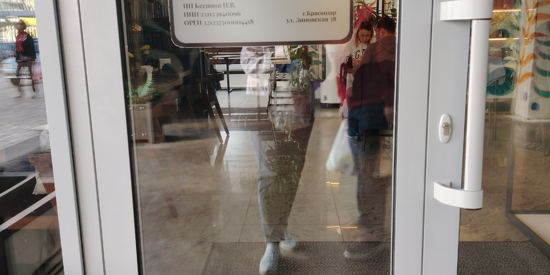 Квасили капусту. Удивила табличка на двери кафе. Влюбилась в магазин с первого раза.