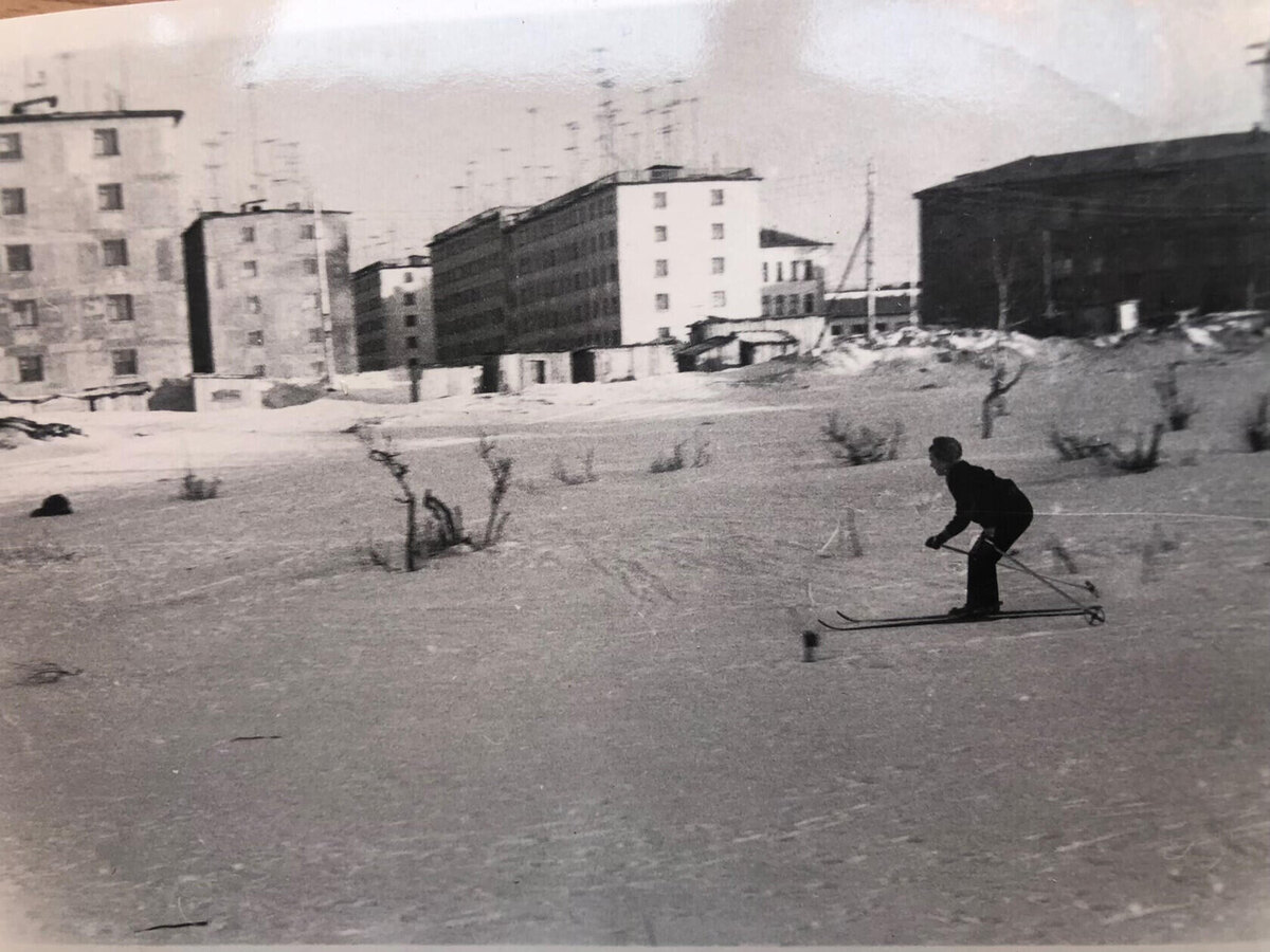 Так выглядела городская площадь перед ДК до начала стройки.