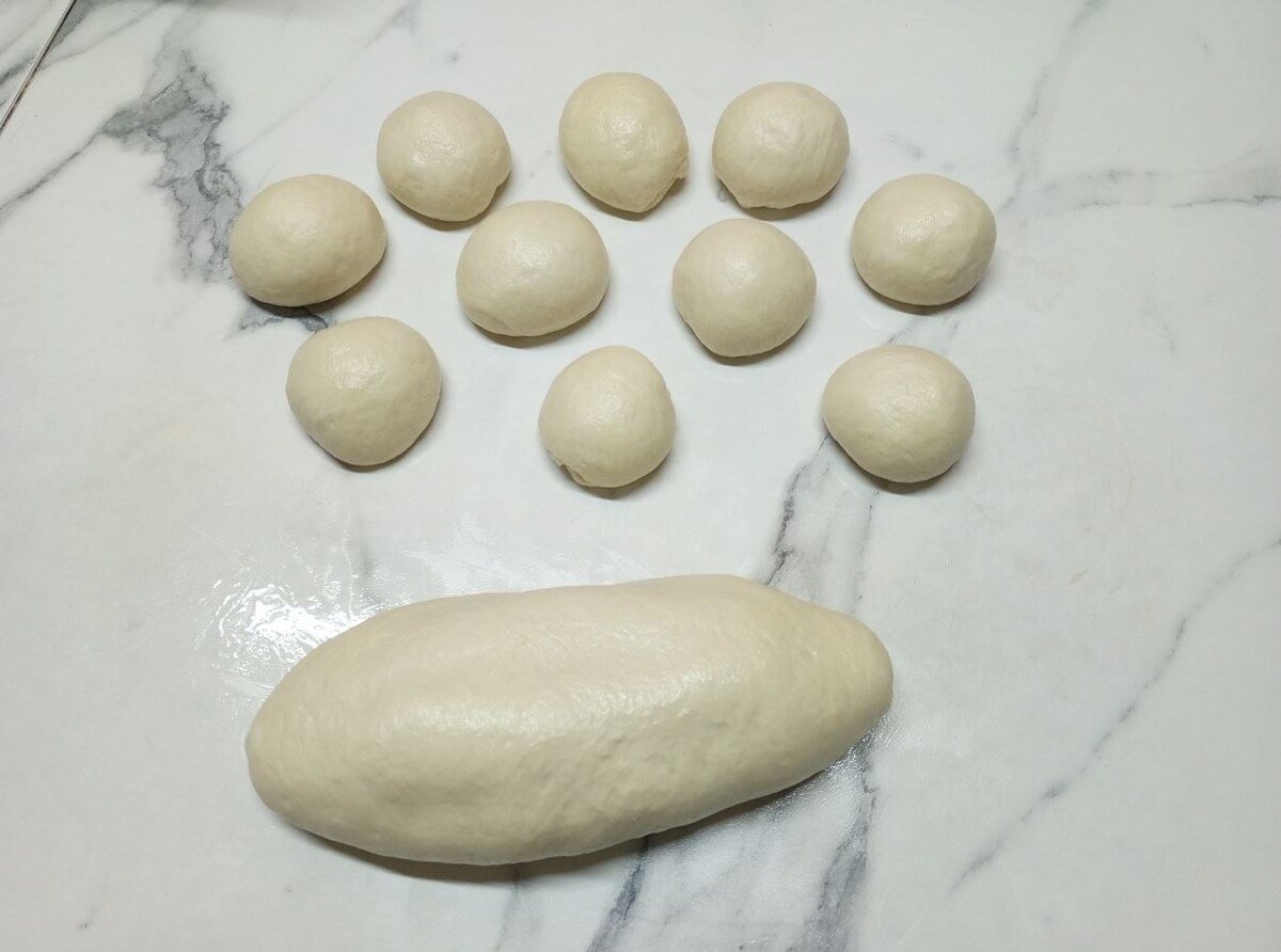 Пока грелась духовка, выпекалась Городская булка, испеклись и хлебные венские вафли