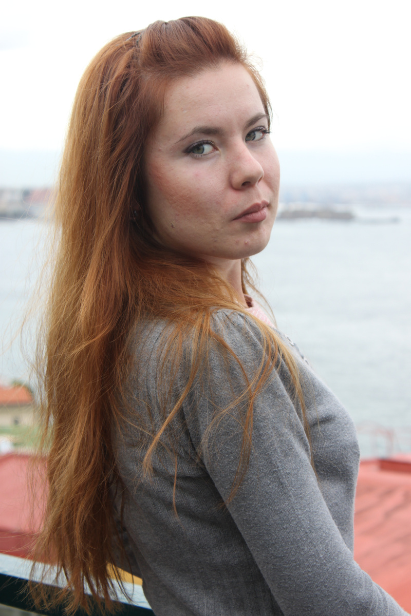 Это я в 23, как видно, кожа далека от идеала даже под слоем тоналки