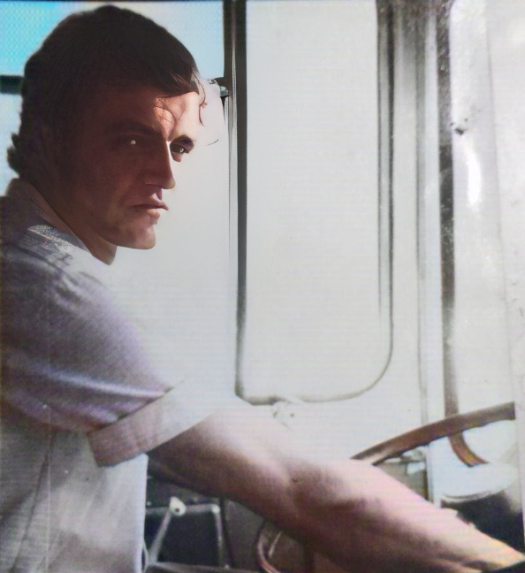 ЭТО Я.. а фотокор Михаил Васильевич Коваленко.