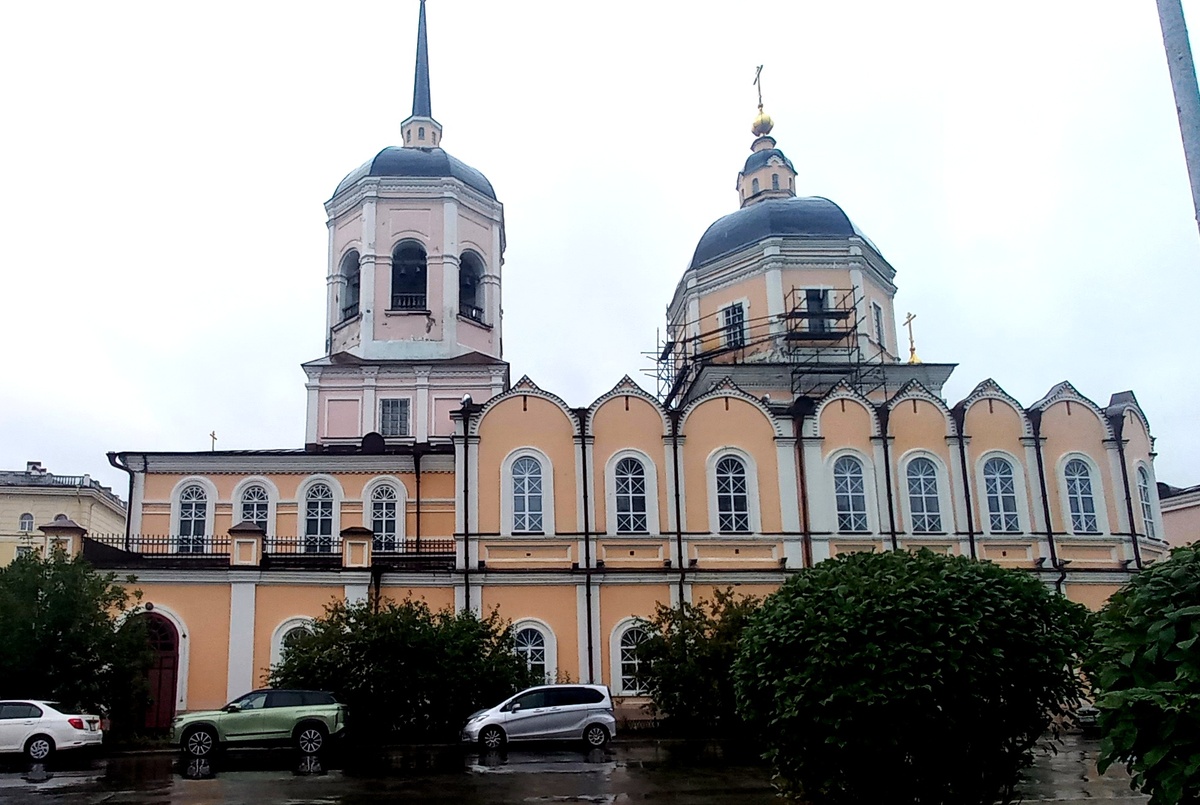 Святыней Богоявленского собора является частица мощей святого Beликомученика и целителя Пантелеимона, жившего в 3-м веке. Ему Господь даровал благодать — исцелять человеческие болезни и немощи.