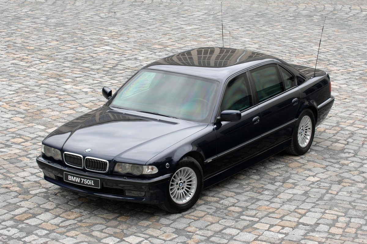 BMW 750iL E38 — последняя настоящая “семёрка” с душой
