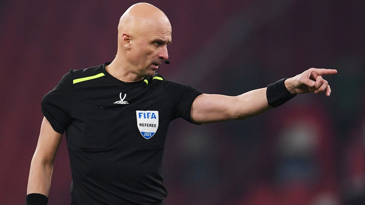 Российский футбольный судья Сергей Карасев. Фото из интернета.