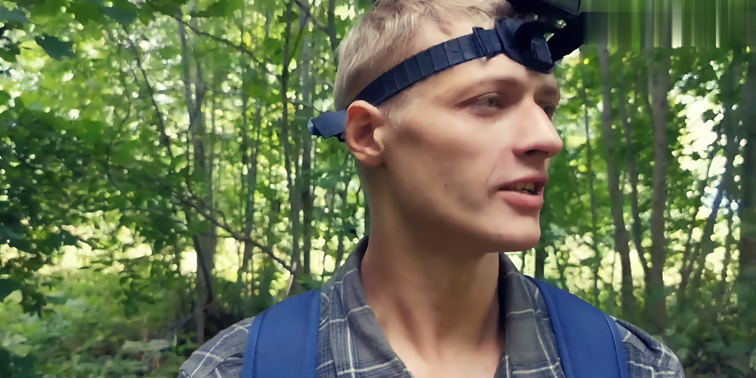 Однажды он взял камеру и начал снимать что-то очень загадочно-старое. Это началось в 2015 году