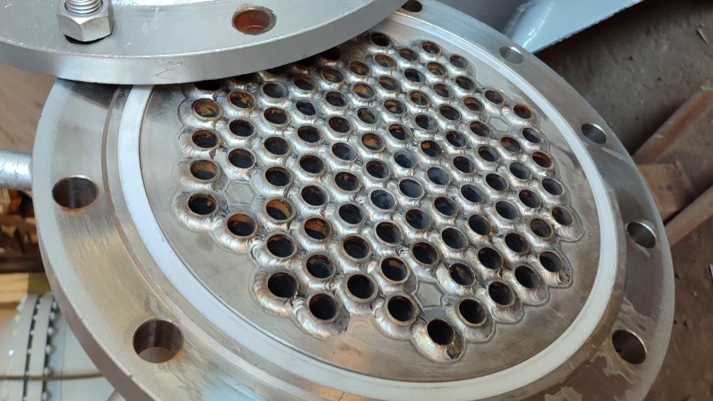 Трубная решетка теплообменника (фото из личного архива во время аудита)