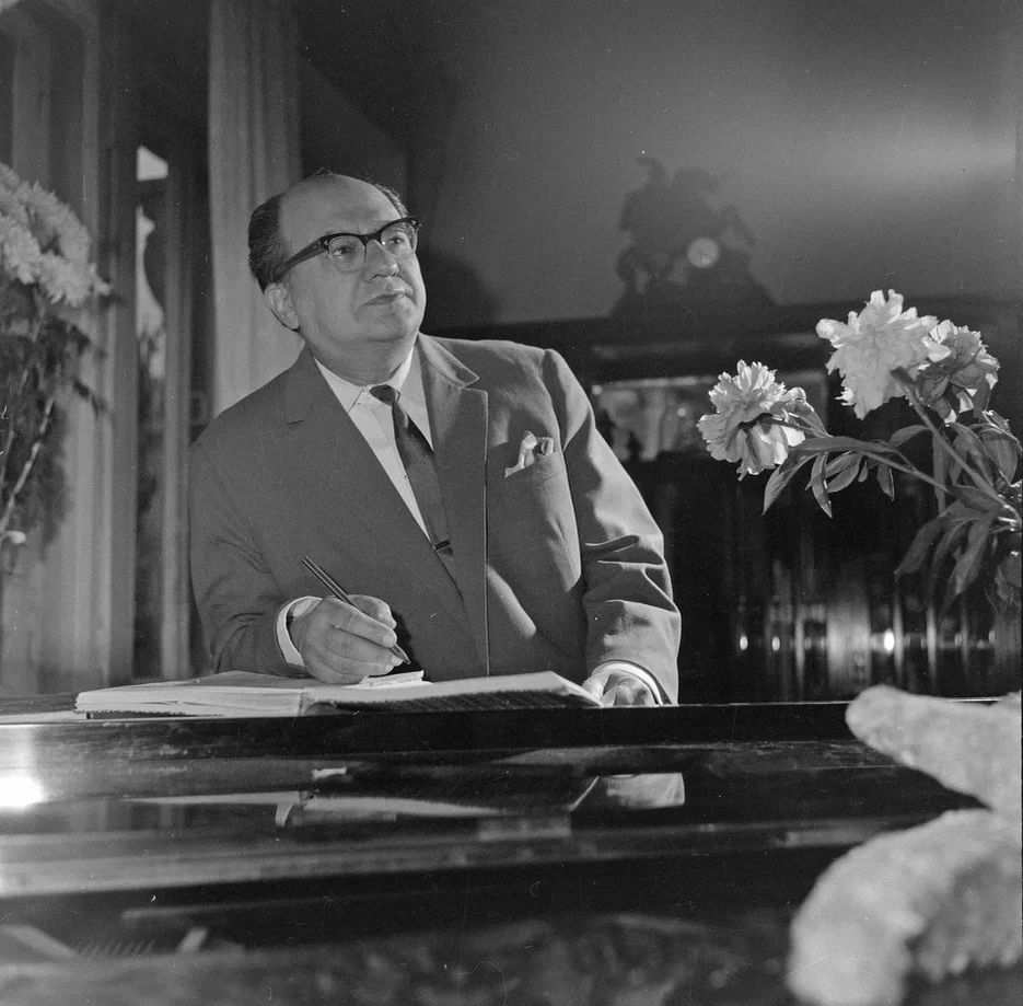 Хенкин С.И. Мелик-Пашаев А. Ш. - дирижер. Погрудный. Из фондов Музея музыки.