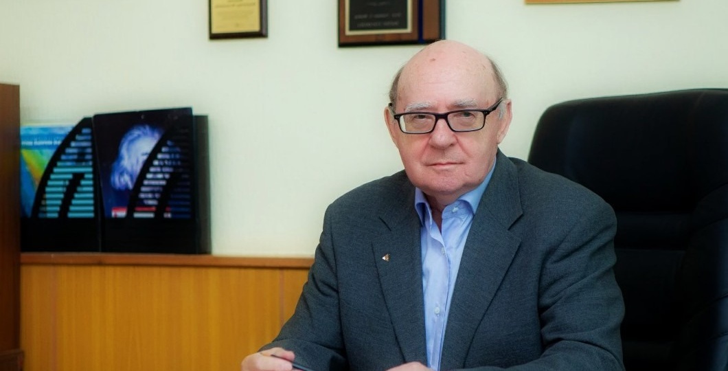 Кардиолог мне такое сказал, что я до сих пор отойти не могу - я угробил 5 лет жизни своего сердца дурацкой привычкой (есть у каждого 2-го)