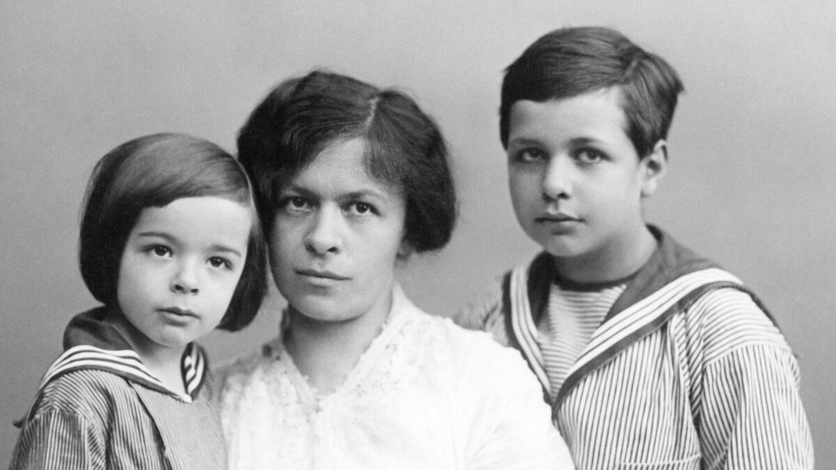 Милева Марич и сыновья: Ганс-Альберт и Эдуард