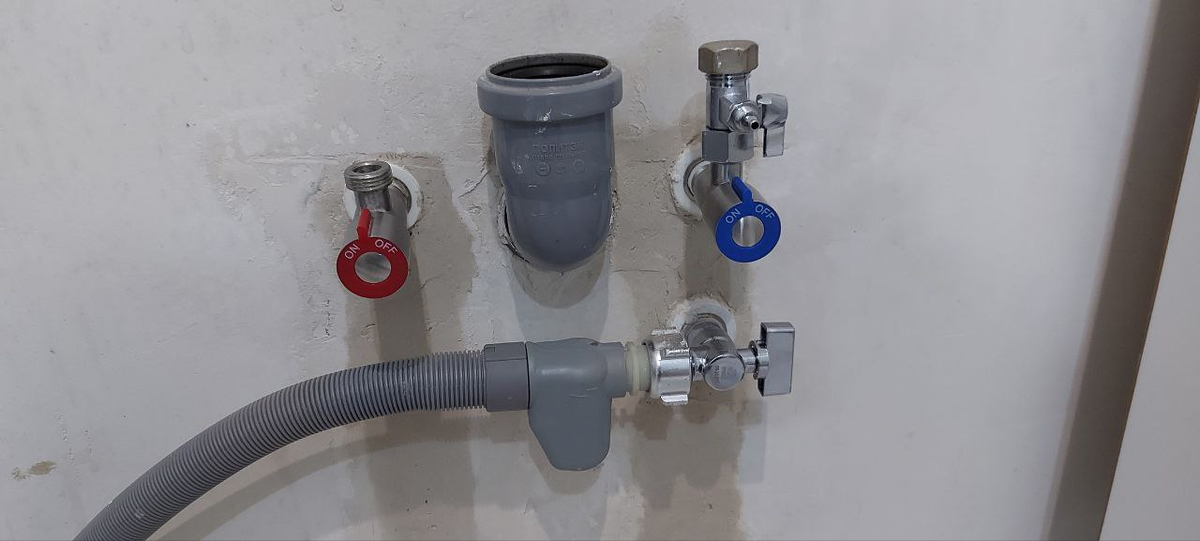 Выводы под кухонную мойку.